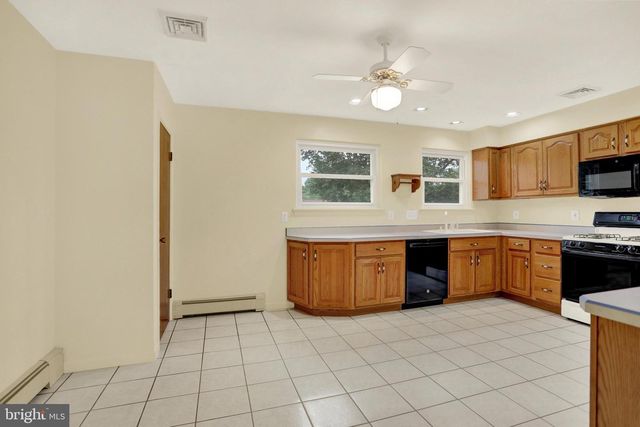 19 E GLENWOOD DR, Camp Hill, PA 17011