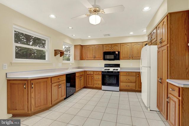 19 E GLENWOOD DR, Camp Hill, PA 17011
