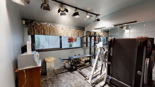 22900 Thorncliffe Street, Southfield, MI 48033