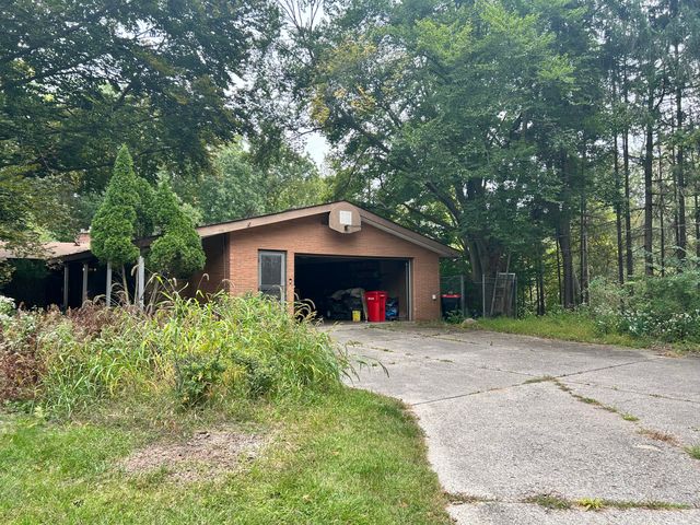 22900 Thorncliffe Street, Southfield, MI 48033