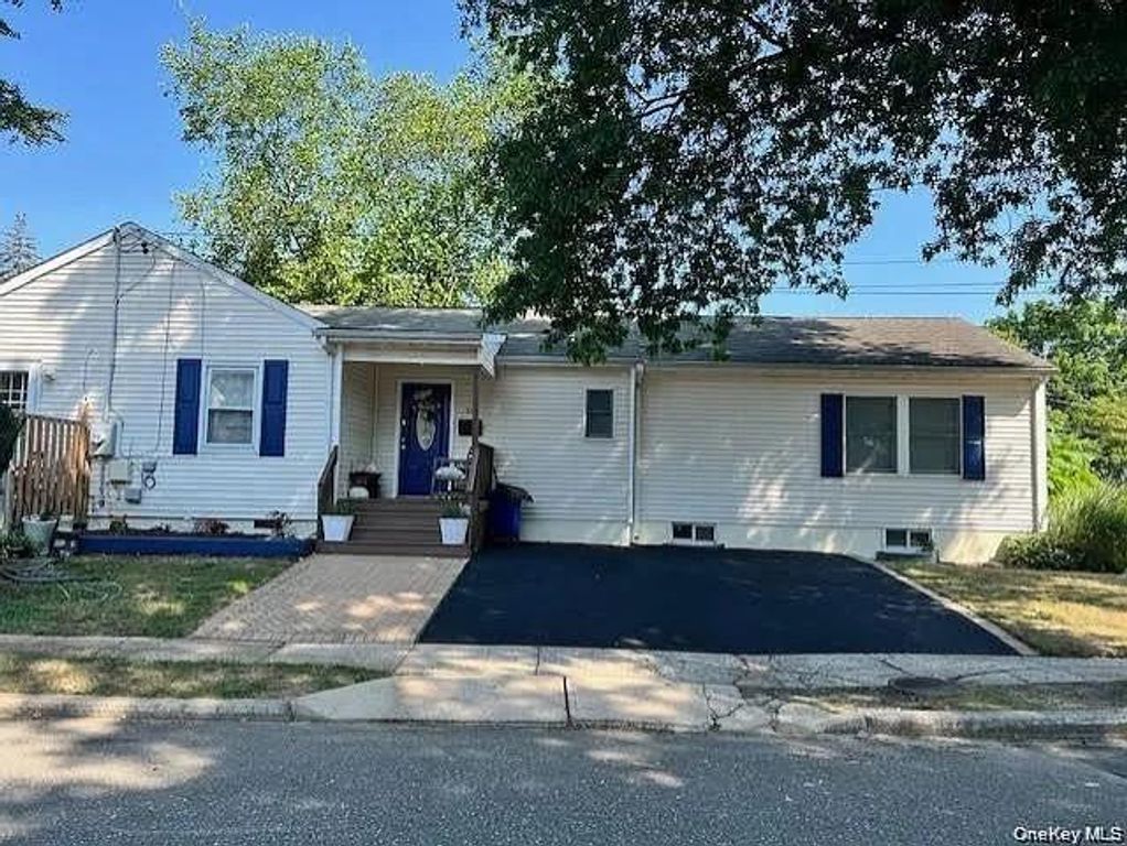 301 Laurel Road, Northport, NY 11768