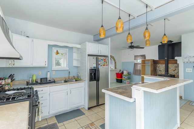 35 Bacon Street, Warren, MA 01083