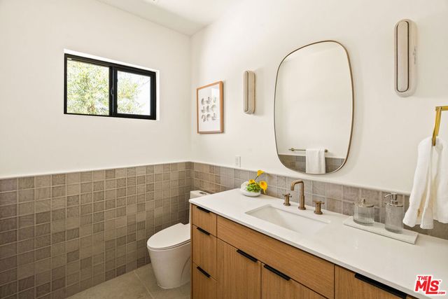 2536 Medlow Avenue, Los Angeles, CA 90041