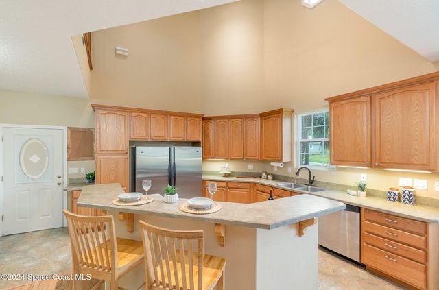 2885 Foxglove Avenue SW, Palm Bay, FL 32908