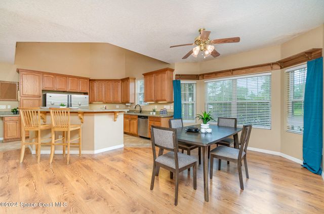 2885 Foxglove Avenue SW, Palm Bay, FL 32908