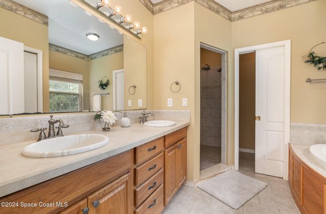 2885 Foxglove Avenue SW, Palm Bay, FL 32908