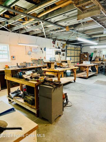 2885 Foxglove Avenue SW, Palm Bay, FL 32908