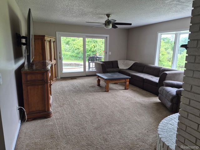 3200 E Bayliss Drive E, Oxford Charter Township, MI 48371