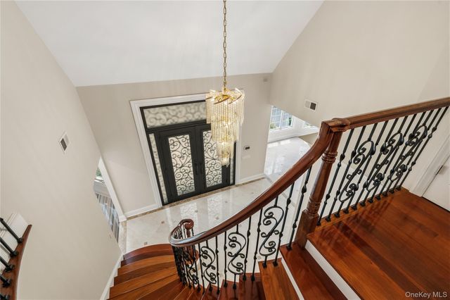 68 Maple Avenue, Bethpage, NY 11714