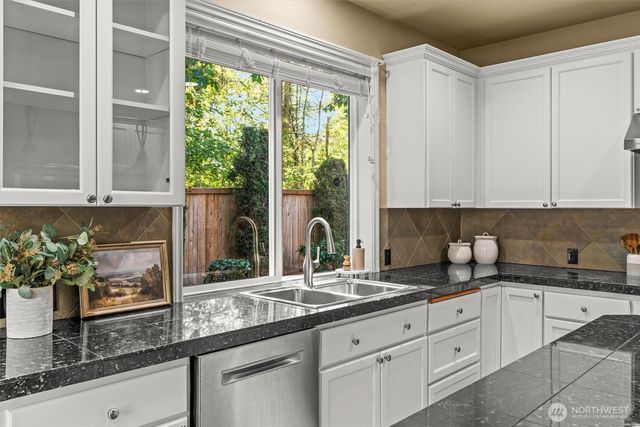 1409 271st Place SE, Sammamish, WA 98075