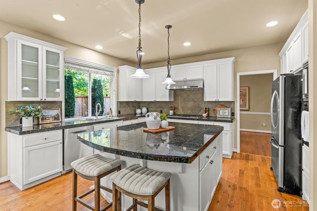 1409 271st Place SE, Sammamish, WA 98075
