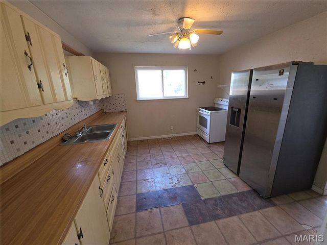 701 E Clement Street, De Soto, MO 63020
