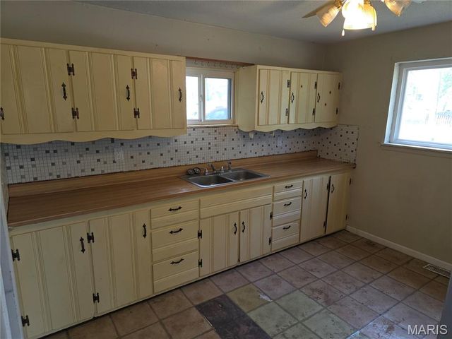 701 E Clement Street, De Soto, MO 63020