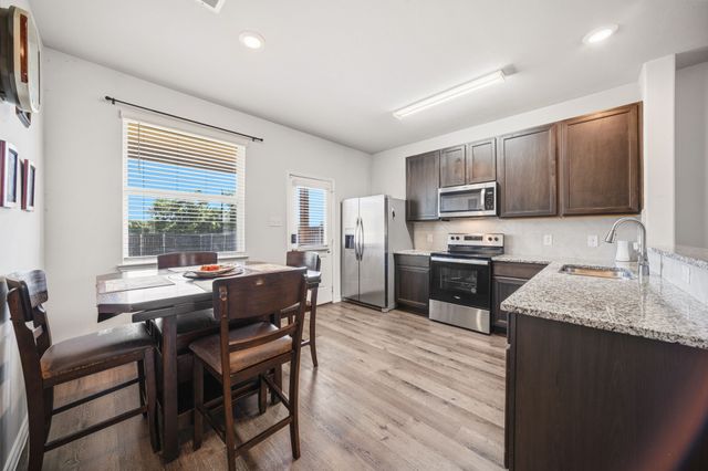 3606 Kings Drive, Ennis, TX 75119