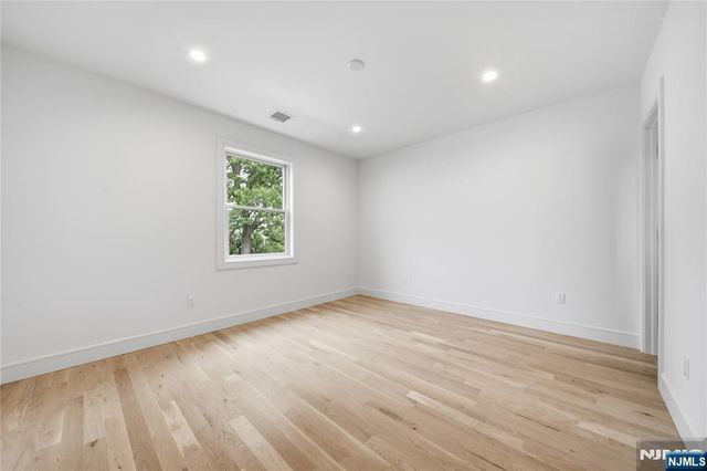 5-31 Boyd Avenue, Fair Lawn, NJ 07410