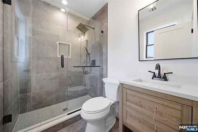 5-31 Boyd Avenue, Fair Lawn, NJ 07410