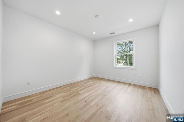 5-31 Boyd Avenue, Fair Lawn, NJ 07410