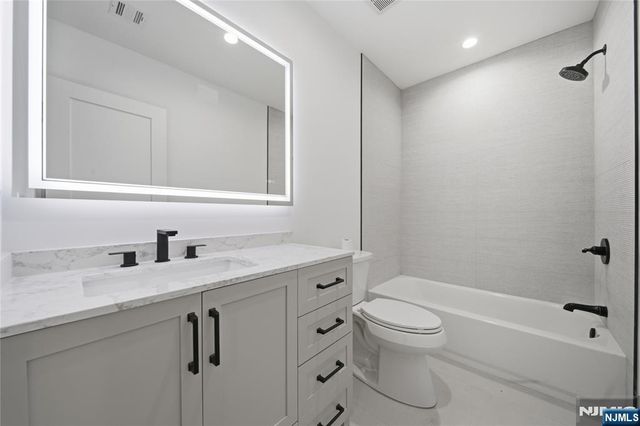 5-31 Boyd Avenue, Fair Lawn, NJ 07410