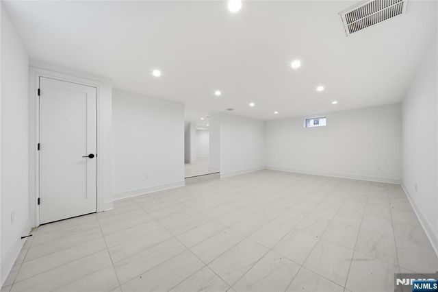5-31 Boyd Avenue, Fair Lawn, NJ 07410