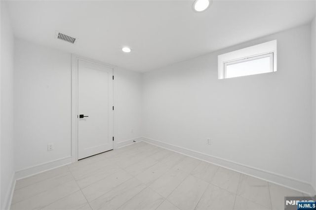 5-31 Boyd Avenue, Fair Lawn, NJ 07410