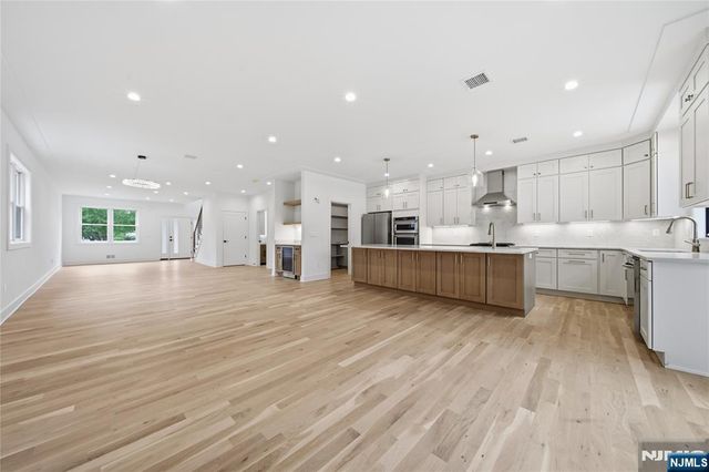 5-31 Boyd Avenue, Fair Lawn, NJ 07410