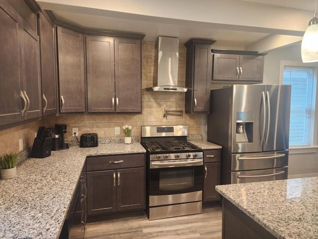 2540 N Booth STREET, Milwaukee, WI 53212