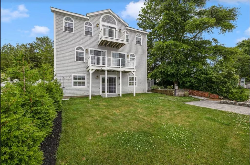 67 Lawrence Court, Tiverton, RI 02878
