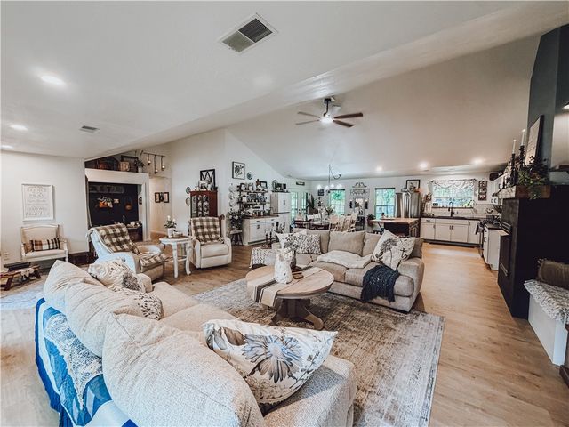 823 W Alma, Harrison, AR 72601
