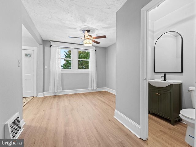 105 WESLEY AVE, Collingswood, NJ 08108