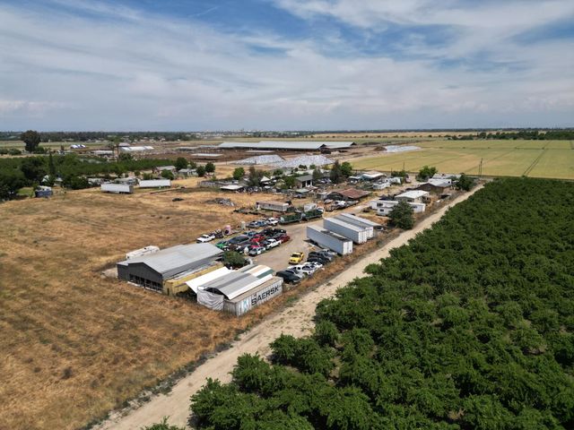 2501 S Marks Avenue, Fresno, CA 93706