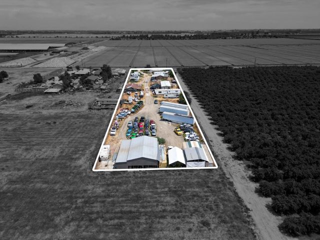 2501 S Marks Avenue, Fresno, CA 93706