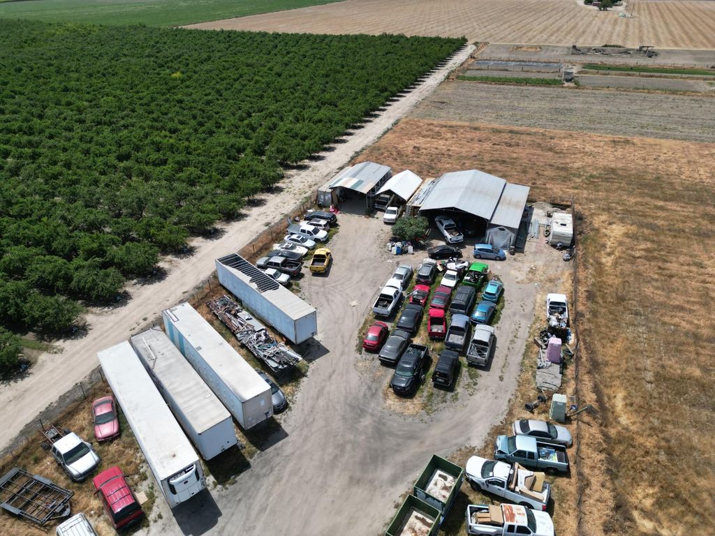 Image 11 of property listing at 2501 S Marks Avenue, Fresno, CA 93706