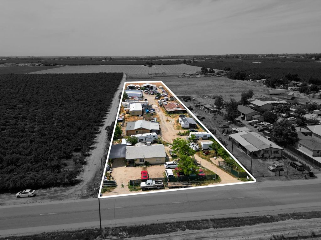 Image 2 of property listing at 2501 S Marks Avenue, Fresno, CA 93706