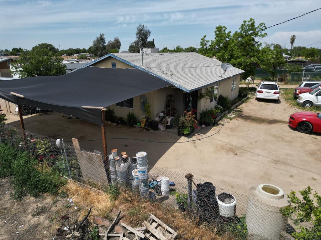Image 3 of property listing at 2501 S Marks Avenue, Fresno, CA 93706