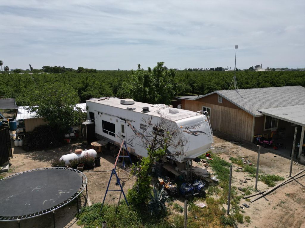 Image 6 of property listing at 2501 S Marks Avenue, Fresno, CA 93706