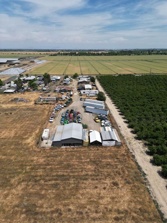 Image 7 of property listing at 2501 S Marks Avenue, Fresno, CA 93706