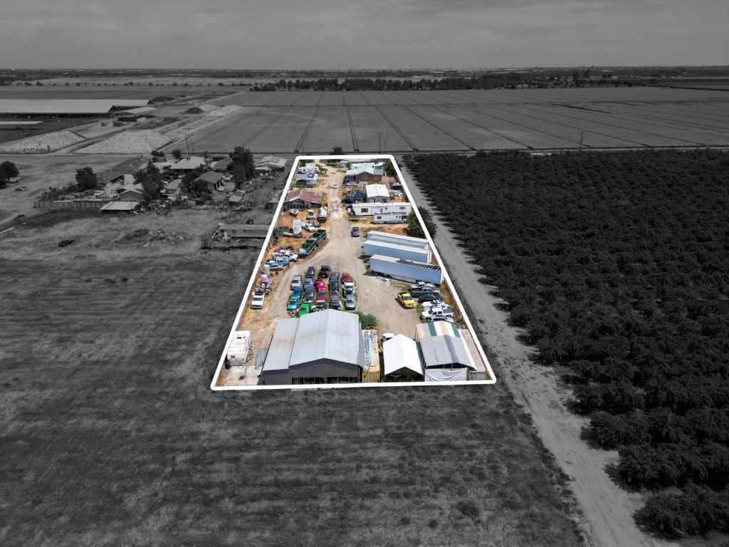 Image 8 of property listing at 2501 S Marks Avenue, Fresno, CA 93706