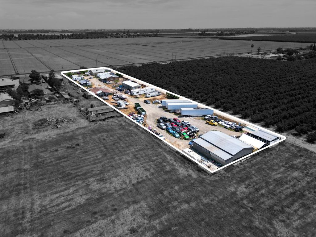 Image 9 of property listing at 2501 S Marks Avenue, Fresno, CA 93706