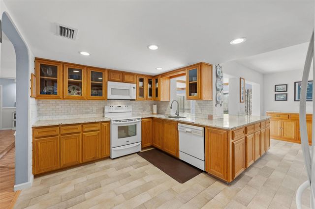 140 VALLEY CIRCLE, Brandon, FL 33510