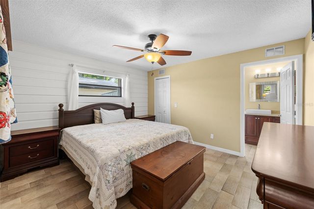 140 VALLEY CIRCLE, Brandon, FL 33510