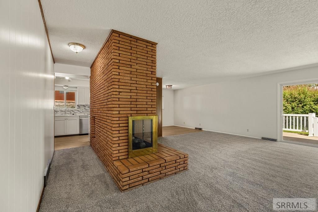 Image 10 of property listing at 1993 Azalea Drive, Idaho Falls, ID 83404