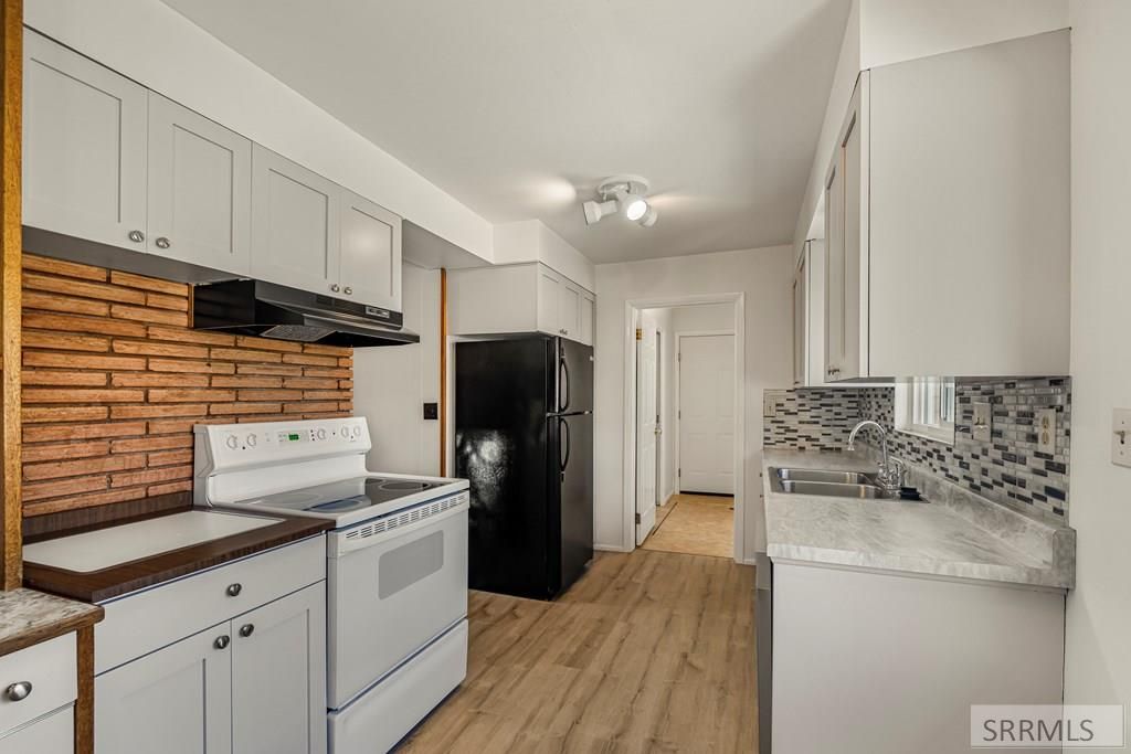 Image 11 of property listing at 1993 Azalea Drive, Idaho Falls, ID 83404