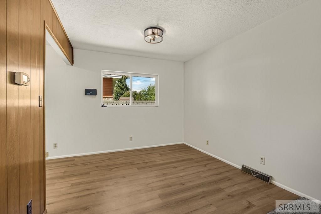 Image 15 of property listing at 1993 Azalea Drive, Idaho Falls, ID 83404