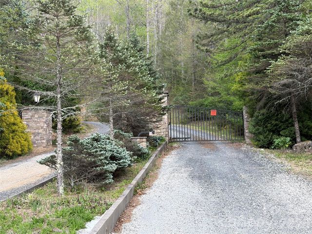 000 Mt. Mitchell Drive, Burnsville, NC 28714