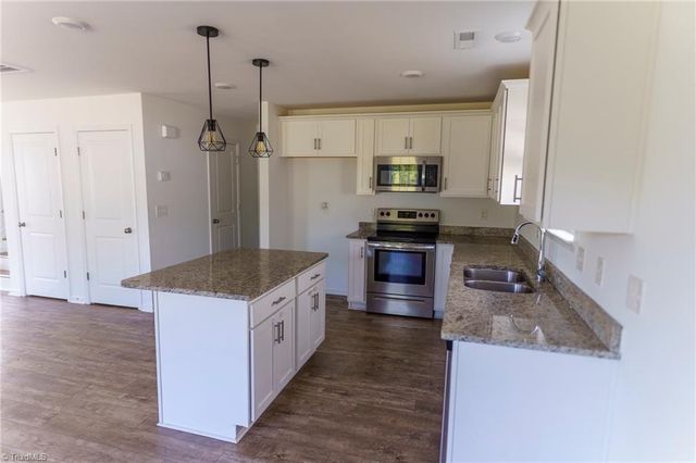 841 Sage Hill Drive, Jamestown, NC 27282