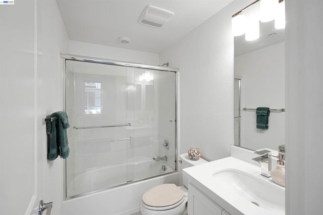 29268 Hub Ln, Hayward, CA 94544