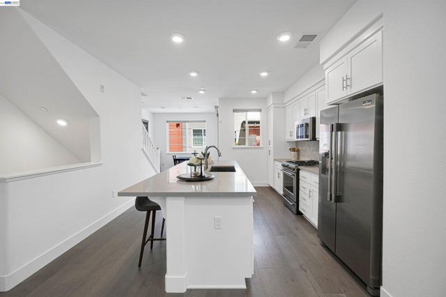 29268 Hub Ln, Hayward, CA 94544
