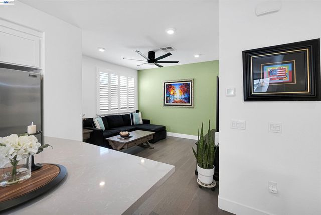 29268 Hub Ln, Hayward, CA 94544