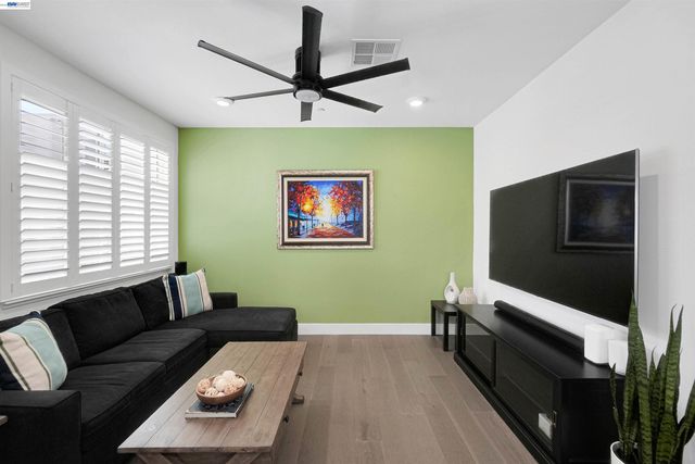 29268 Hub Ln, Hayward, CA 94544