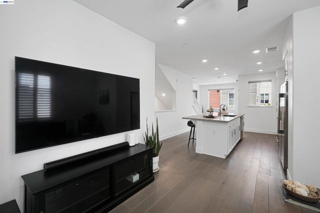 29268 Hub Ln, Hayward, CA 94544